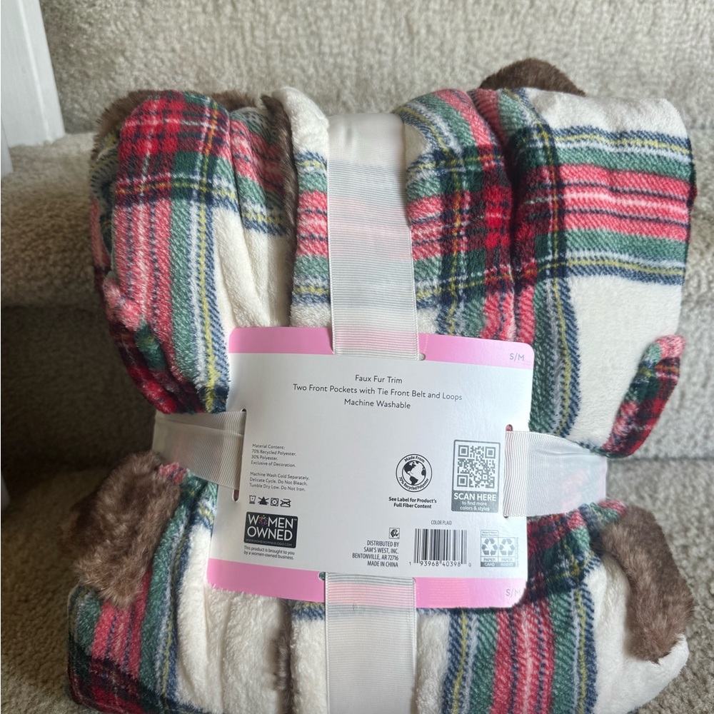 New with Tag red and green plaid bathrobe size S/M - Picture 2 of 2